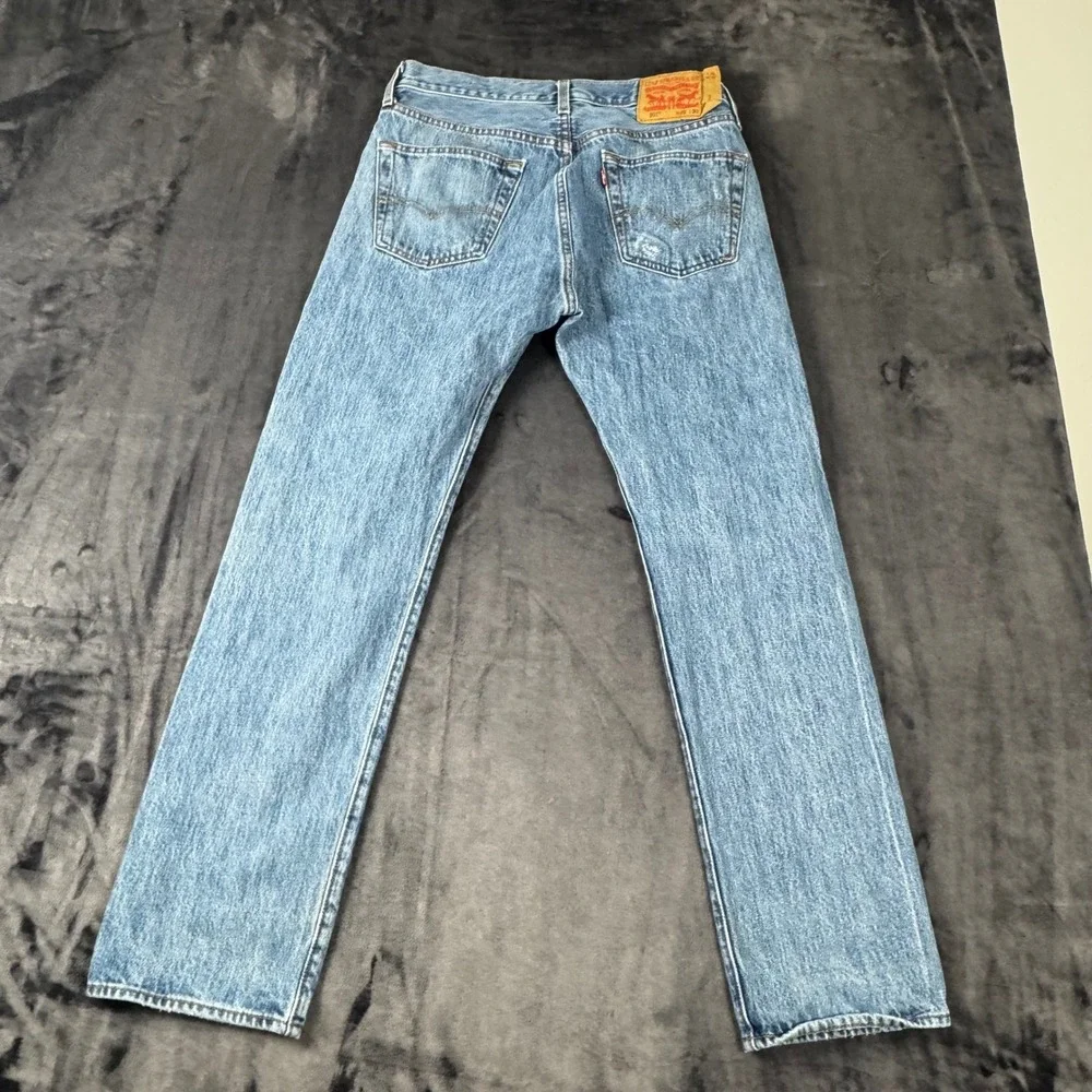 Levis 501 Original Fit Jeans Mens 30x30 Light Wash Blue Straight Leg Denim